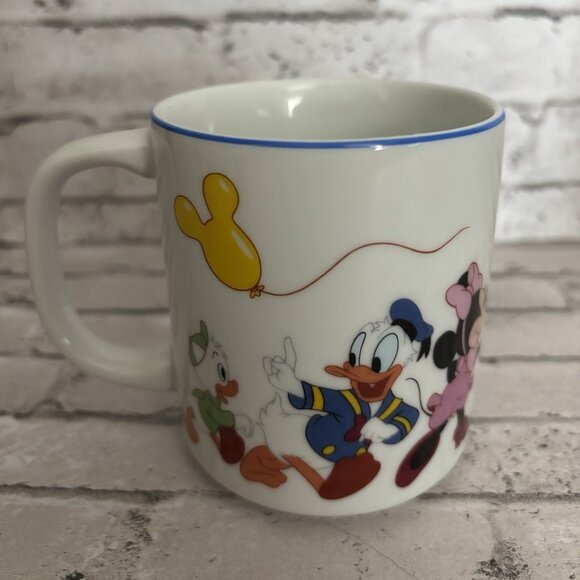 The Disney Store Mickey Minnie Goofy Donald Pluto Louie Ceramic Coffee Mug 8oz - Picture 1 of 7